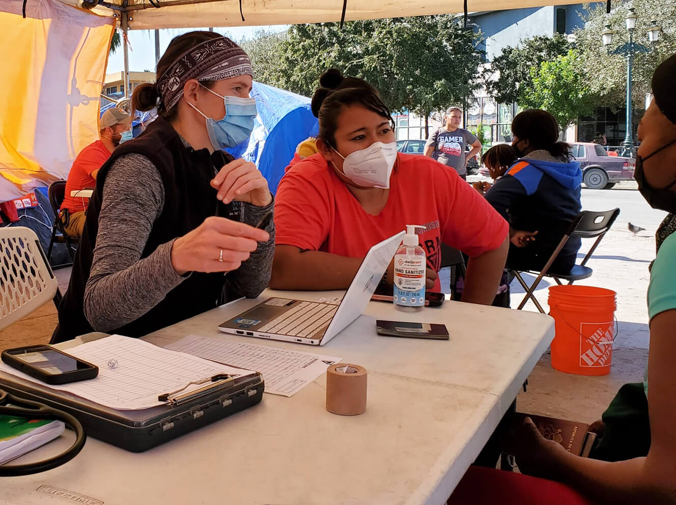 Lindsey Martin, NP, (left) pictured during a recent visit to a migrant clinic in Reynosa, Mexico.
